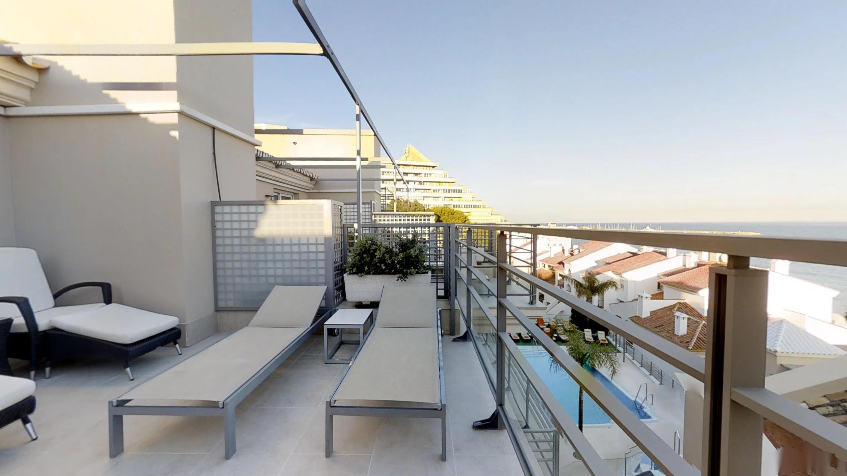 Vincci Seleccion Aleysa Hotel Benalmadena Ngoại thất bức ảnh 3D rendering of a balcony