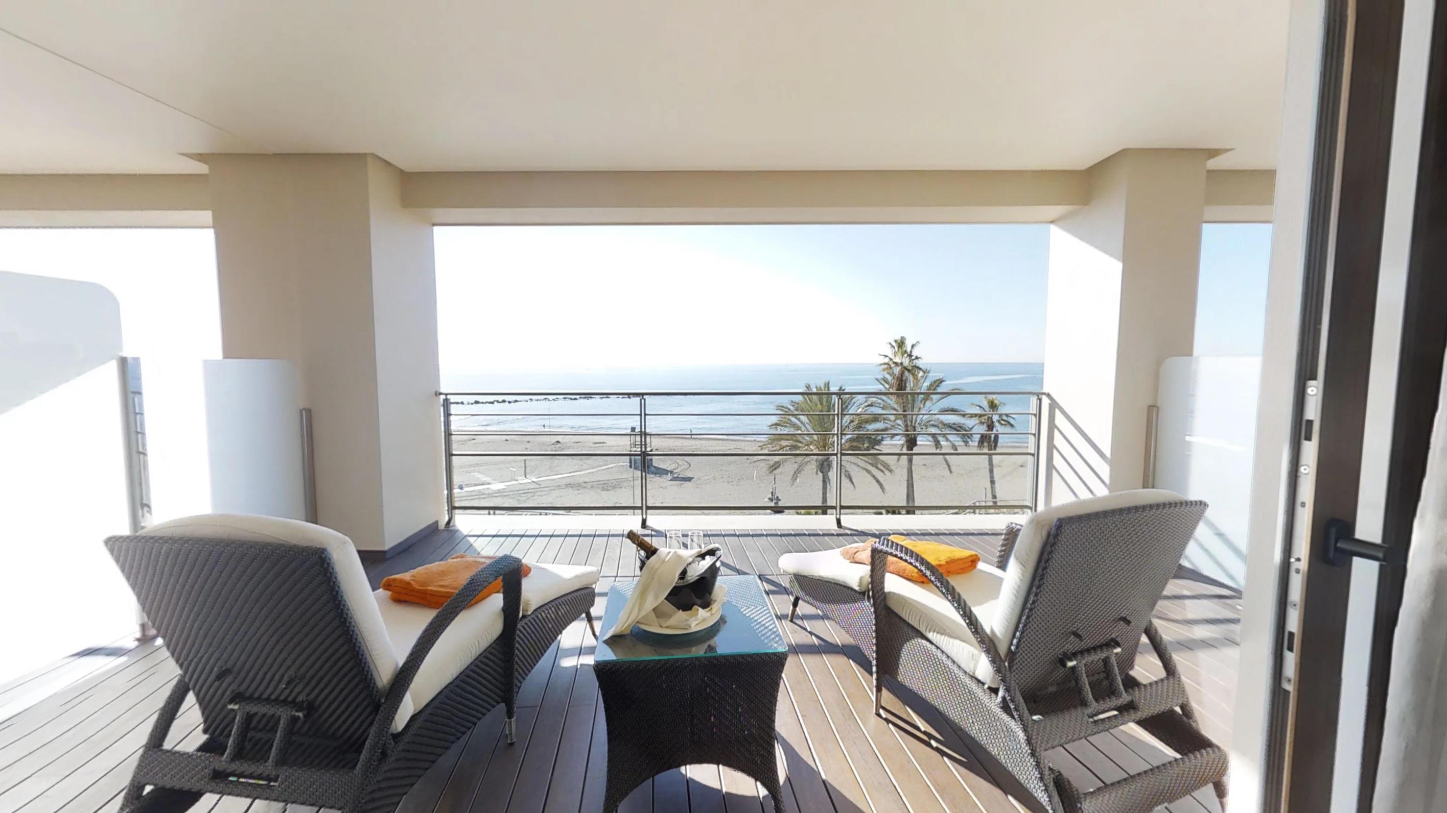 Vincci Seleccion Aleysa Hotel Benalmadena Ngoại thất bức ảnh A balcony