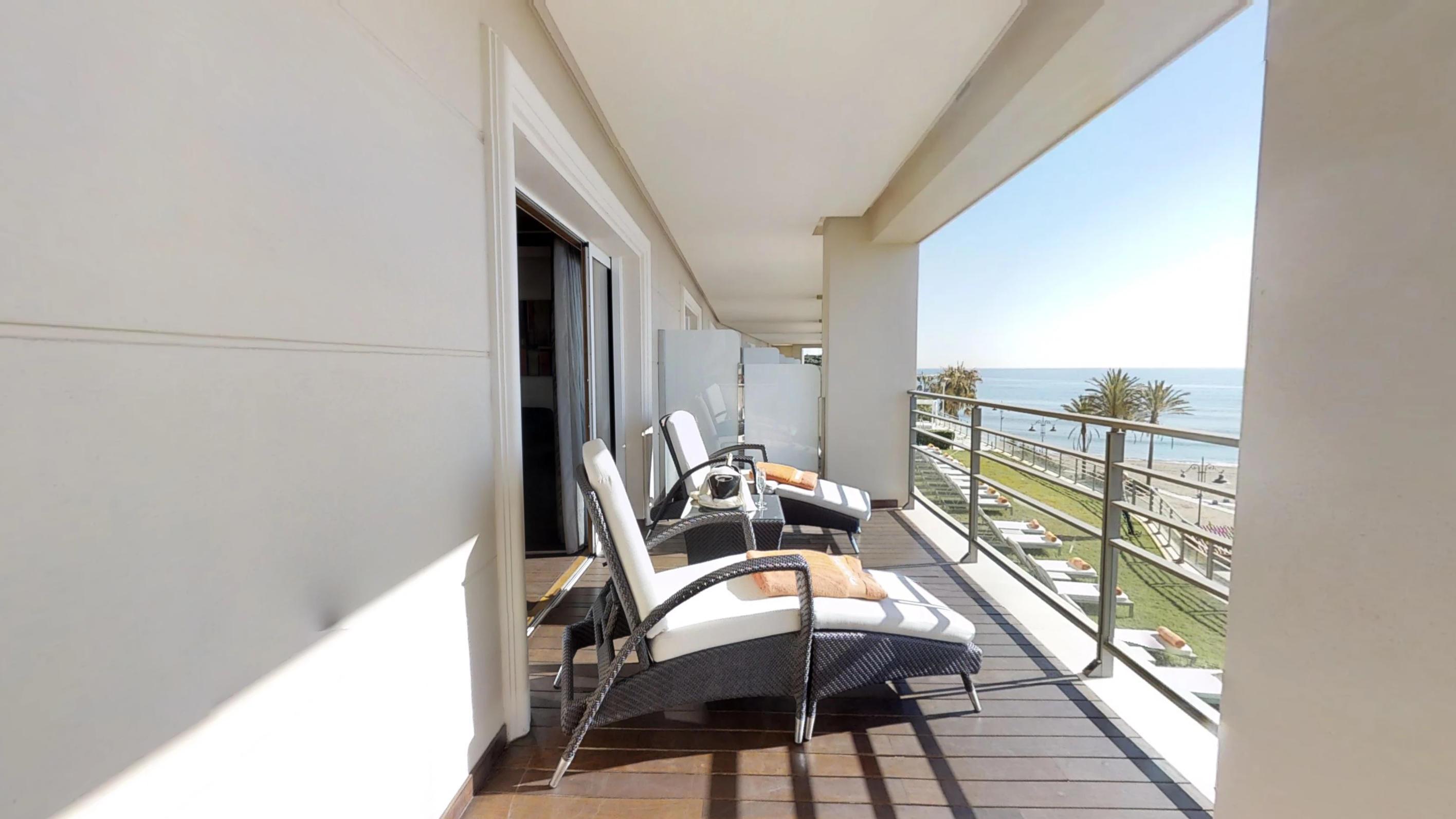 Vincci Seleccion Aleysa Hotel Benalmadena Ngoại thất bức ảnh A balcony