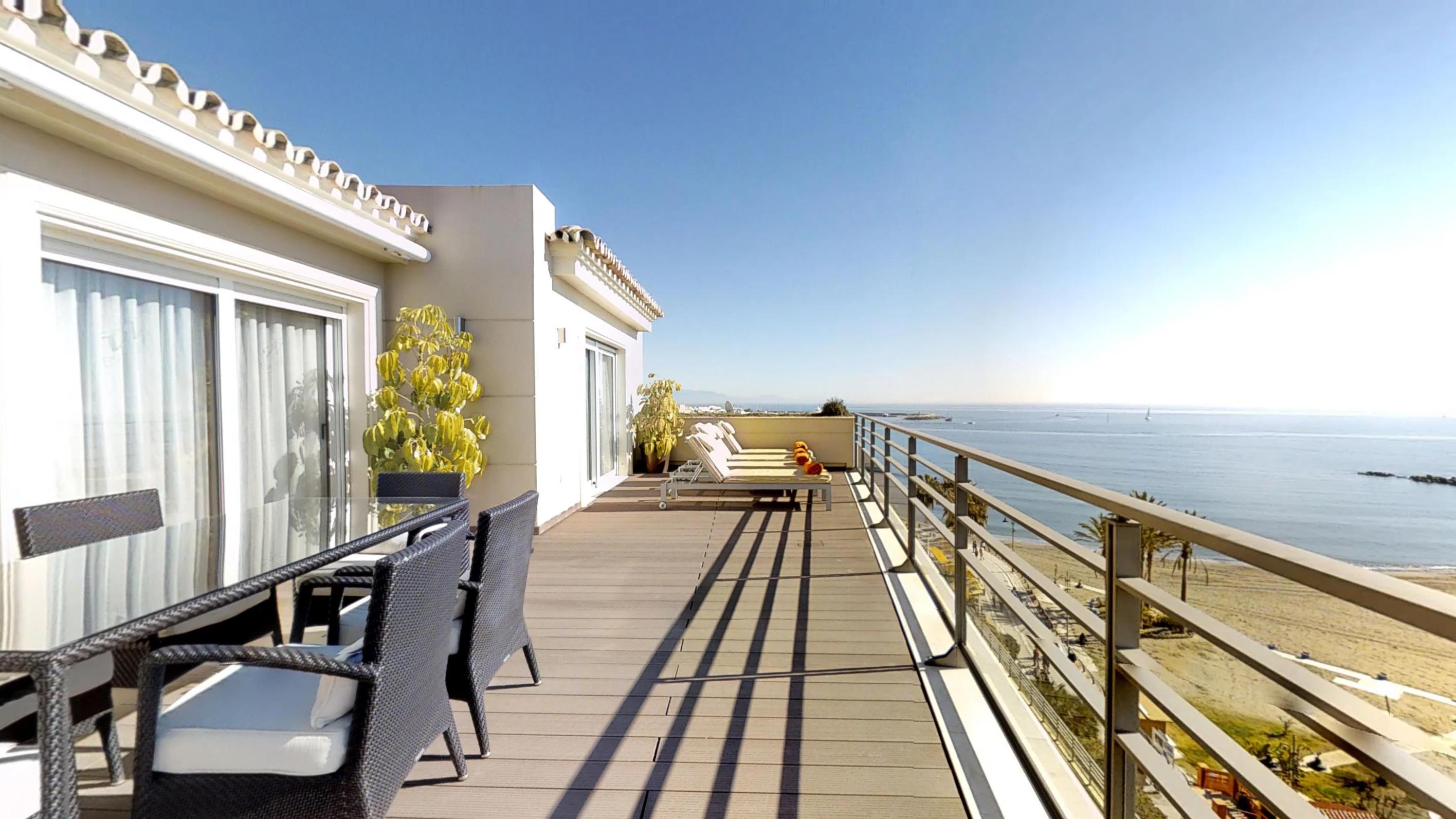 Vincci Seleccion Aleysa Hotel Benalmadena Ngoại thất bức ảnh A balcony