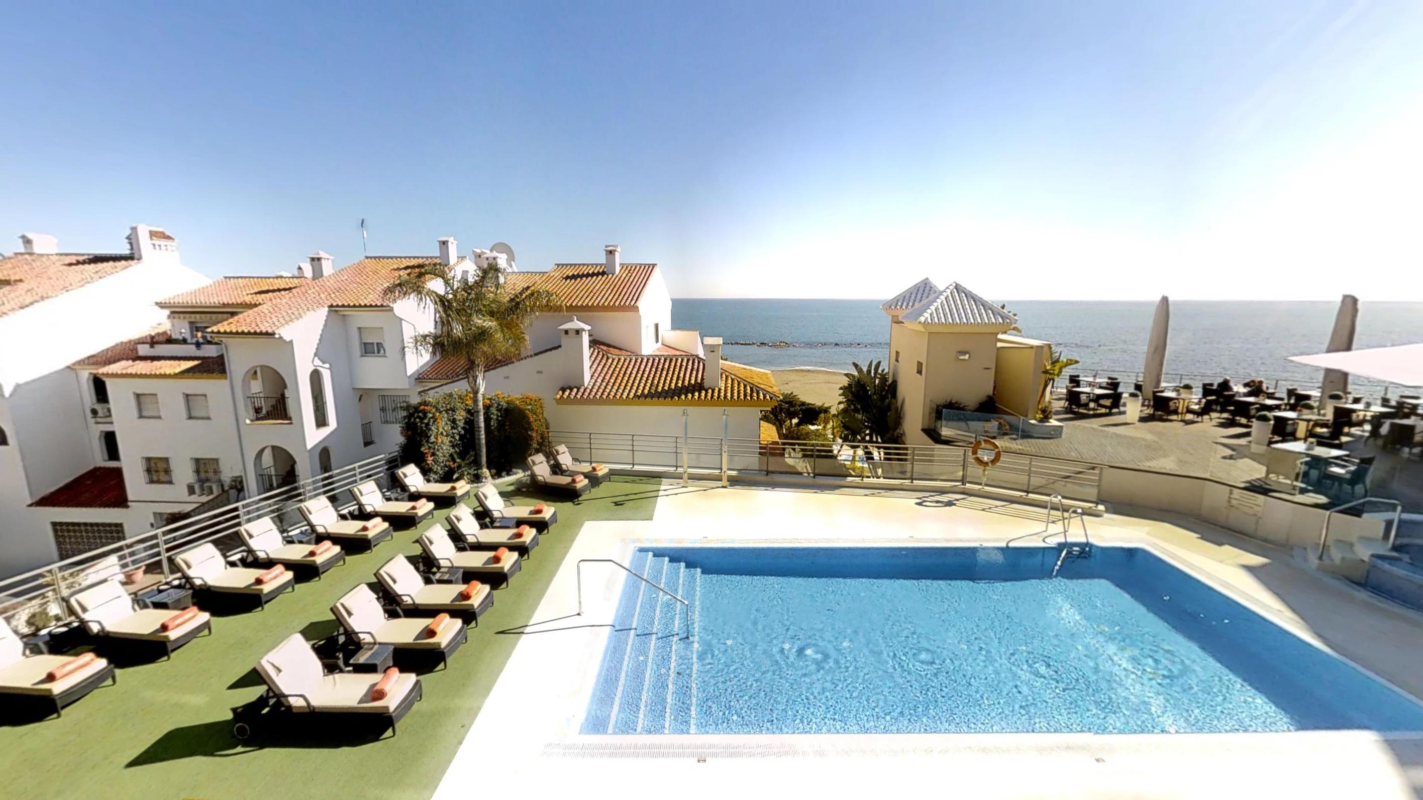 Vincci Seleccion Aleysa Hotel Benalmadena Ngoại thất bức ảnh A swimming pool in Spain