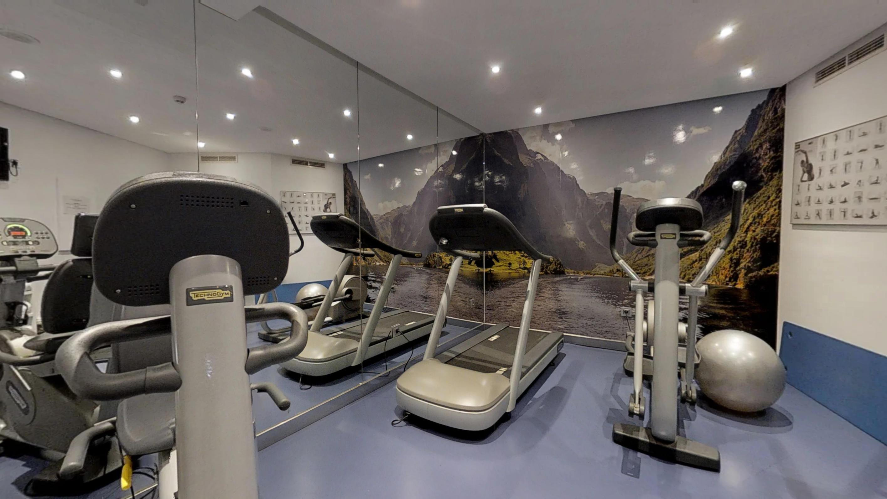 Vincci Seleccion Aleysa Hotel Benalmadena Ngoại thất bức ảnh The gym at the hotel