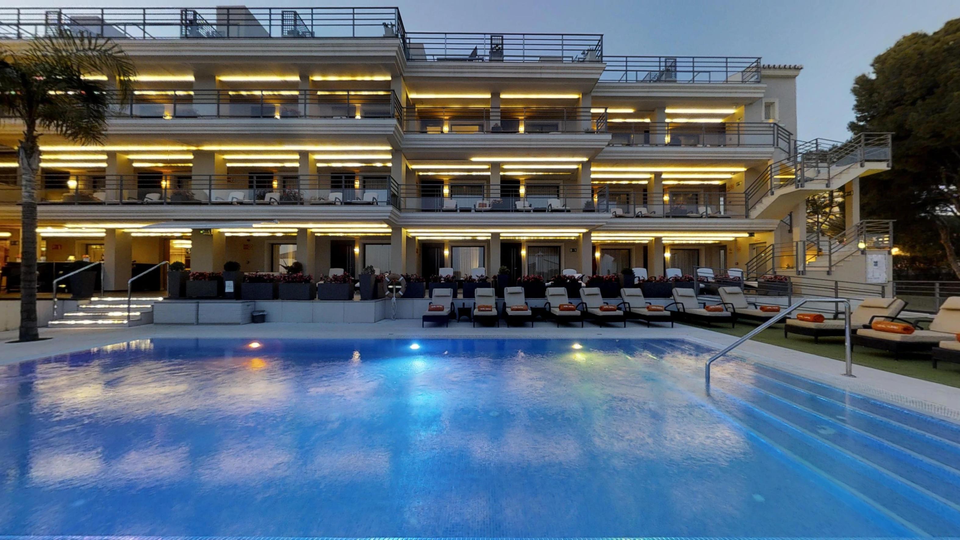 Vincci Seleccion Aleysa Hotel Benalmadena Ngoại thất bức ảnh The hotel's pool