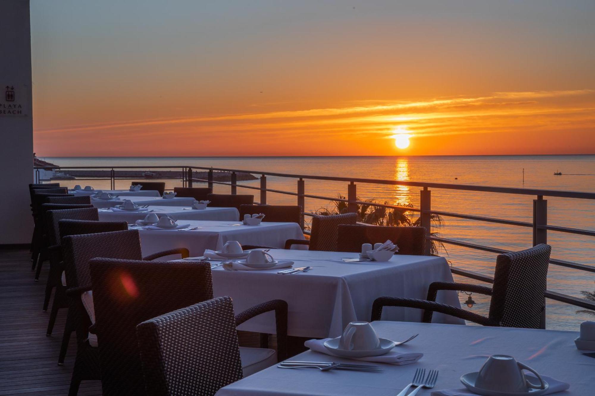 Vincci Seleccion Aleysa Hotel Benalmadena Ngoại thất bức ảnh Sunset at the restaurant